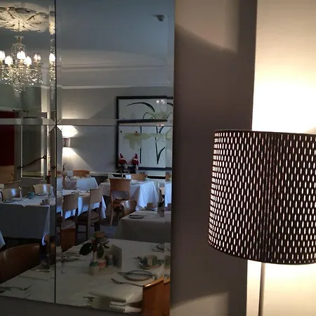 Pembroke Townhouse 4*