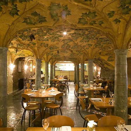 Isaacs Hotel 3*