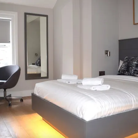 1 Bedroom Next To The Grand Canal Apartment *