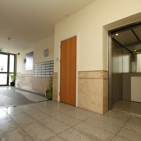 Hanover Dock Apartment