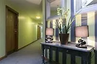 Camden Deluxe Hotell 2*