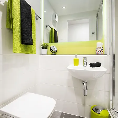 Destiny Student - Binary Hub Hotell 2*