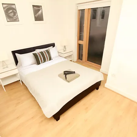 Apartment Pearse Street Sleeps 10 *