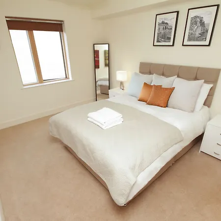 Pearse Street Sleeps 10 *