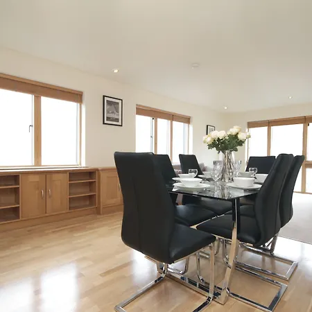 Apartment Pearse Street Sleeps 10 Dublin