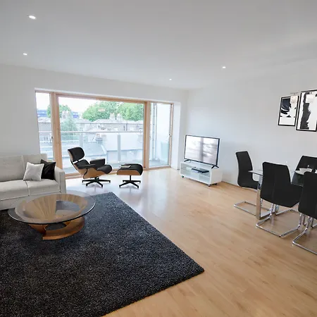 Pearse Street Sleeps 10 * Dublin