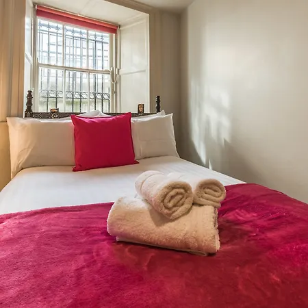 5starstay The Oscar Wilde