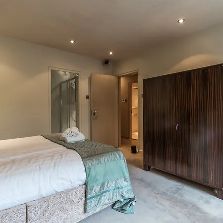 5starstay The Oscar Wilde