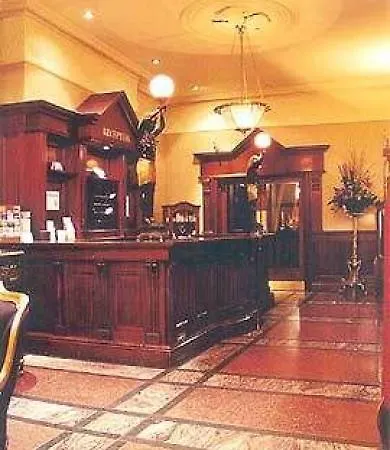 Russell Court Hotel 3*