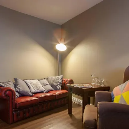 Modern 2 Bedroom Flat Above Family Run Pub Dublin