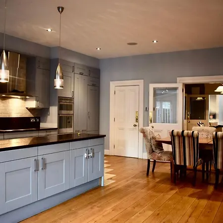 Refurbished Traditional Townhouse Holiday home