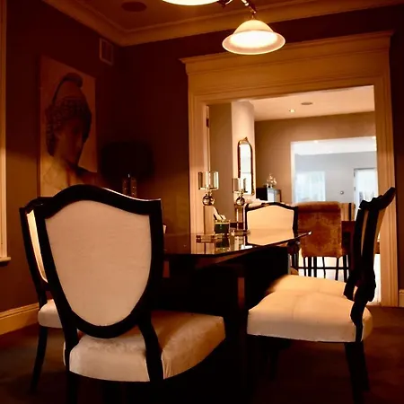 Holiday home Refurbished Traditional Townhouse