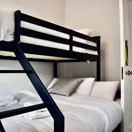 Refurbished Traditional Townhouse * Dublin
