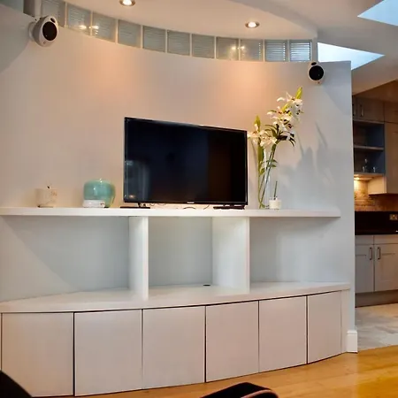 Refurbished Traditional Townhouse Holiday home Dublin