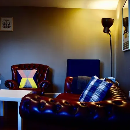 Apartment Modern 2 Bedroom Flat Above Family Run Pub *