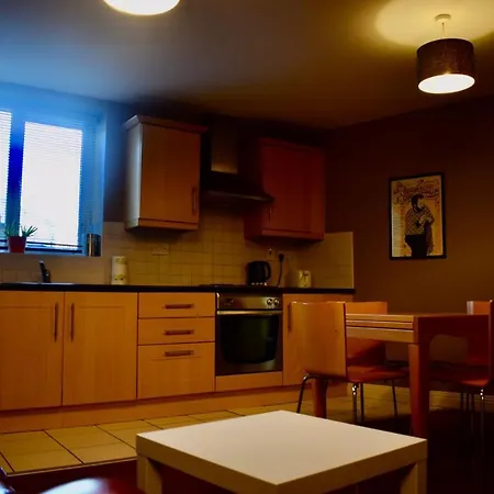 Apartment Modern 2 Bedroom Flat Above Family Run Pub *