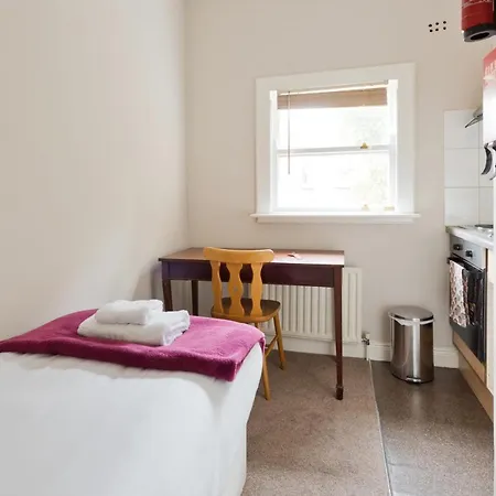 4 Small Bedsit 10 Minutes Walk To City Groy61 Dublin