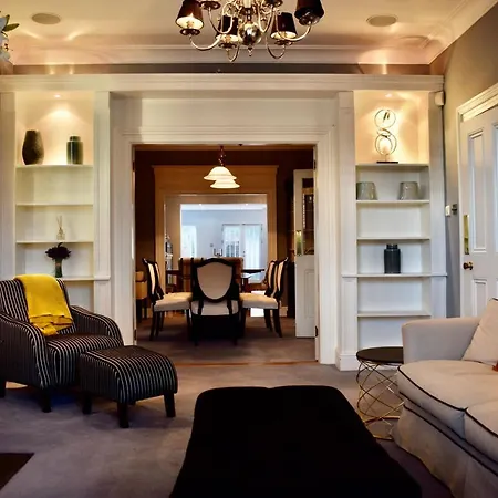 Refurbished Traditional Townhouse * Dublin