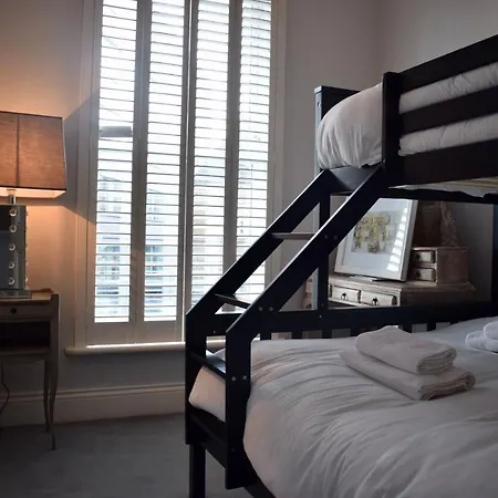 Refurbished Traditional Townhouse Holiday home *