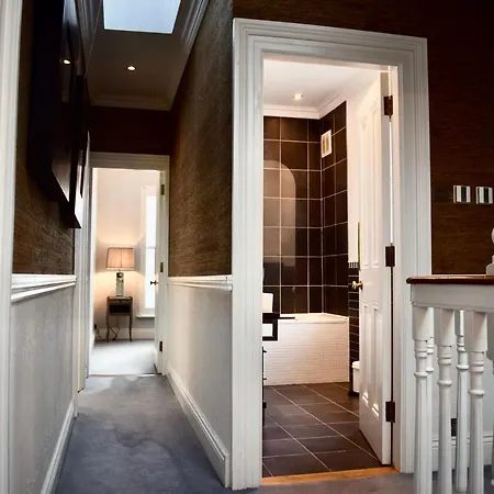 Holiday home Refurbished Traditional Townhouse *