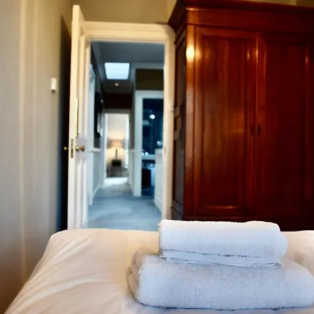 Holiday home Refurbished Traditional Townhouse
