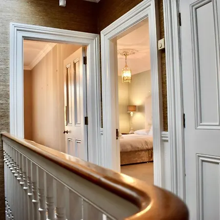 Refurbished Traditional Townhouse Holiday home