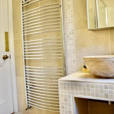 Refurbished Traditional Townhouse Holiday home