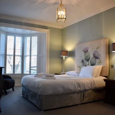 Refurbished Traditional Townhouse * Dublin