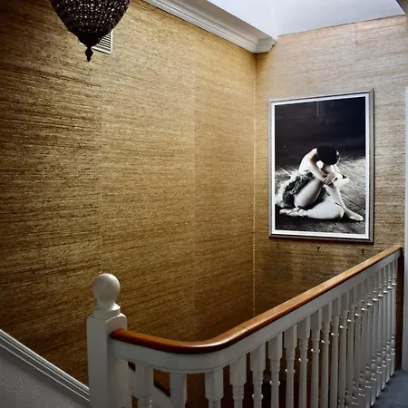 Refurbished Traditional Townhouse *