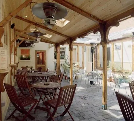 Uppercross House Hotel
