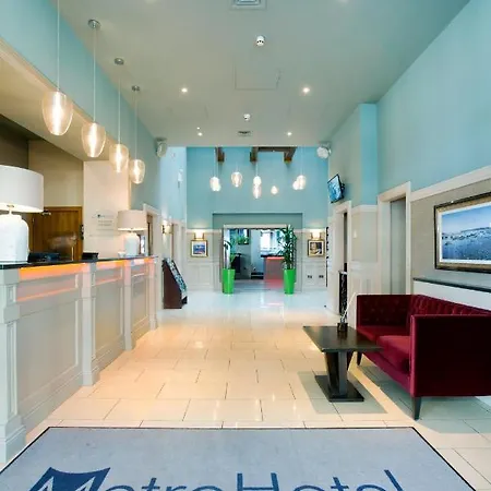 Metro Airport شقة *