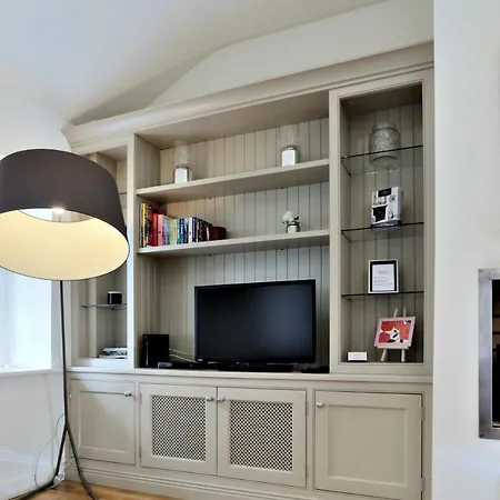 Holiday home A Luxurious City Centre White Regency Townhouse With Terrace & Patio Dublin