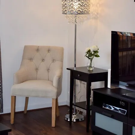 2 Bedroom Near Historical Christchurch Apartment *