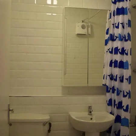 2 Bedroom Near Historical Christchurch Apartment