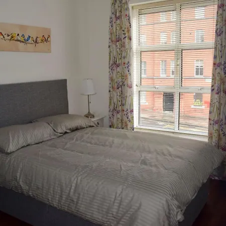 2 Bedroom Near Historical Christchurch