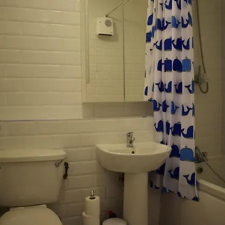 2 Bedroom Near Historical Christchurch Apartment