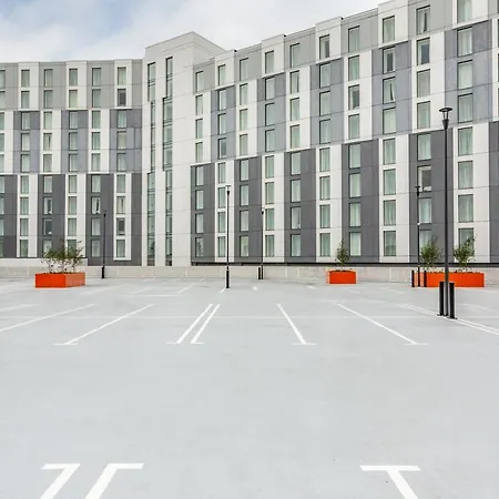 - Dublin Airport, An Ihg Cloghran