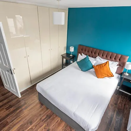 Drury Court 3*