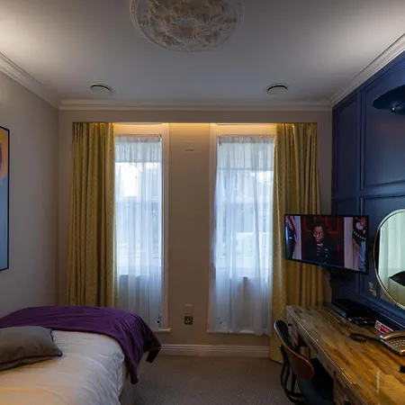 Roxford Hotel