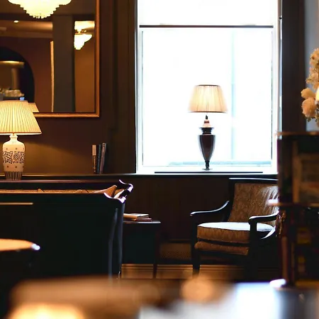 Barry's Hotel 2*