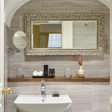 Trinity Townhouse 3*