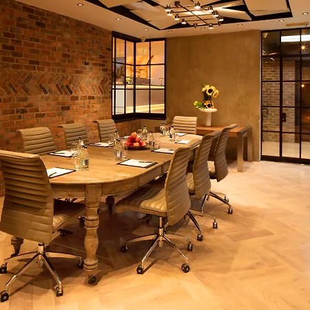 The Address Connolly Otel 4*