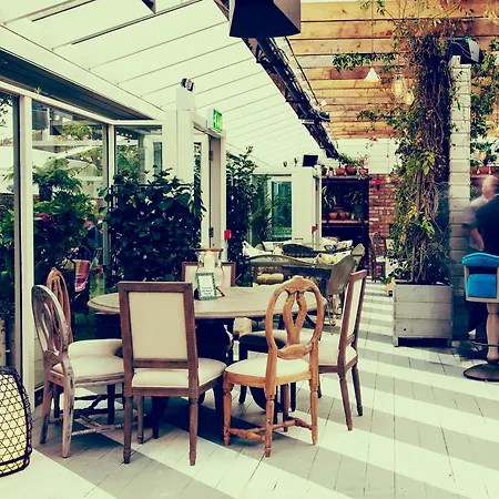 House Hotel