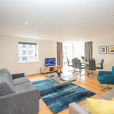 Parnell Corner Apartment *