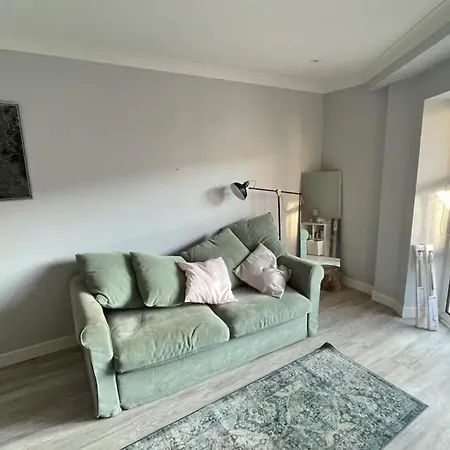 Apartment Stylish 2 Bedroom Flat In *