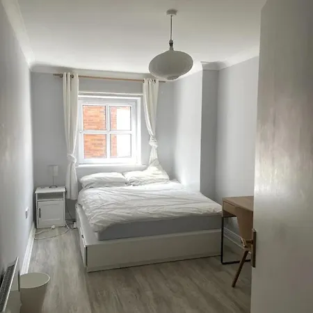 Stylish 2 Bedroom Flat In Apartment Dublin