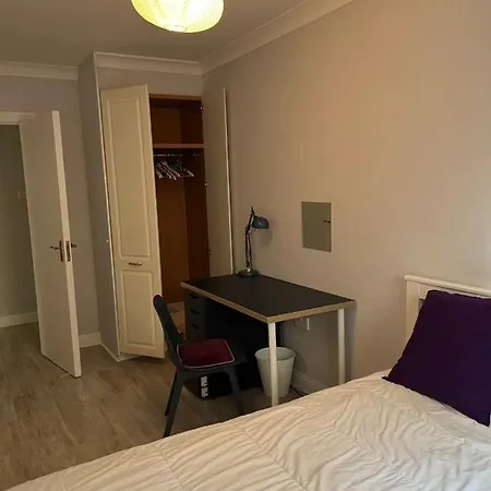 Stylish 2 Bedroom Flat In