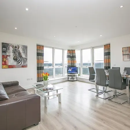 Parnell Corner Apartment *