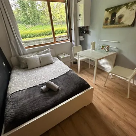 Spacious With Relaxing View Kwatera prywatna