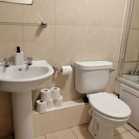 Cozy In Center Of בית אירוח *